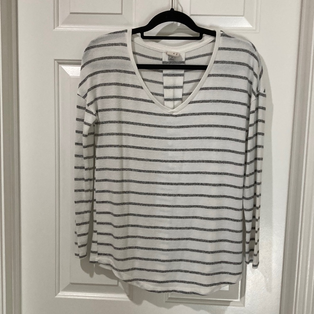 Women’s loose fitting sweater